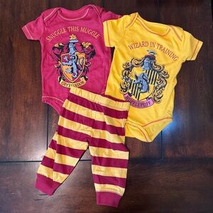 Wizarding World of Harry Potter Gryffindor & Hufflepuff Onesies Set 3-6 months